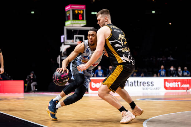 护了球员们 护了球员们